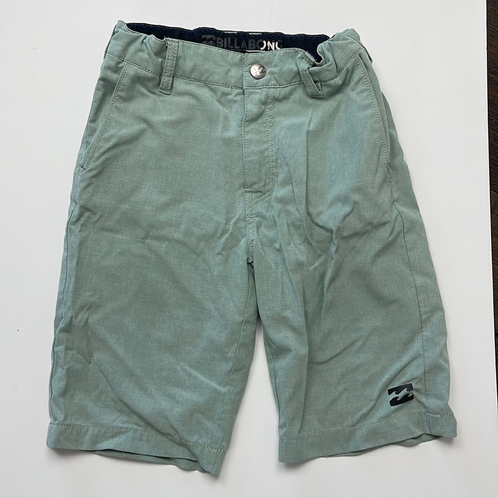 BILLABONG boys submersibles size 7xl. can be worn as shorts or board shorts